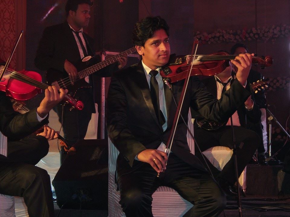 male violin player jodhpur